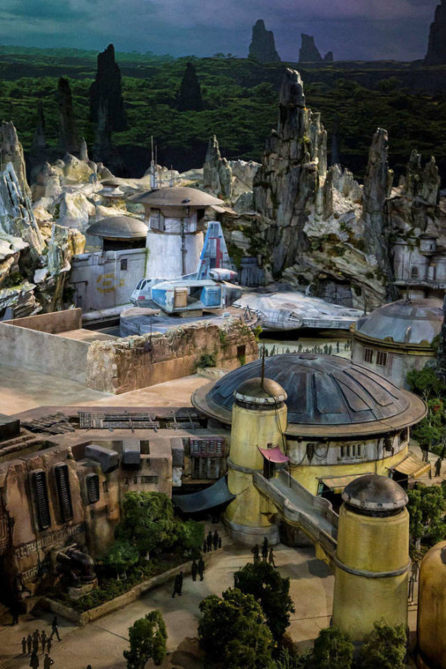 Disney Is Constructing Two Star Wars Theme Parks For $2 Billion, And They Seem To Be Totally Worth It