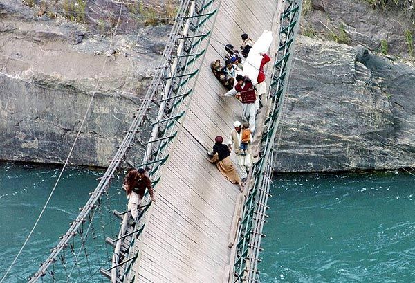 The most dangerous roads in the world (31 photos)