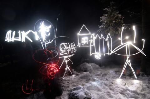 Wow! Winter light “graffiti” (20 photos)