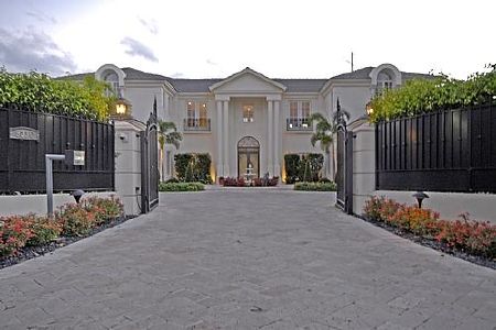 Dwyane Wade’s house in Miami. Not bad the place for an NBA star (14 photos)