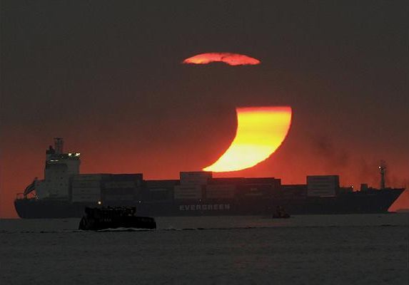 An eclipse seen across the Southern Hemisphere (17 photos)