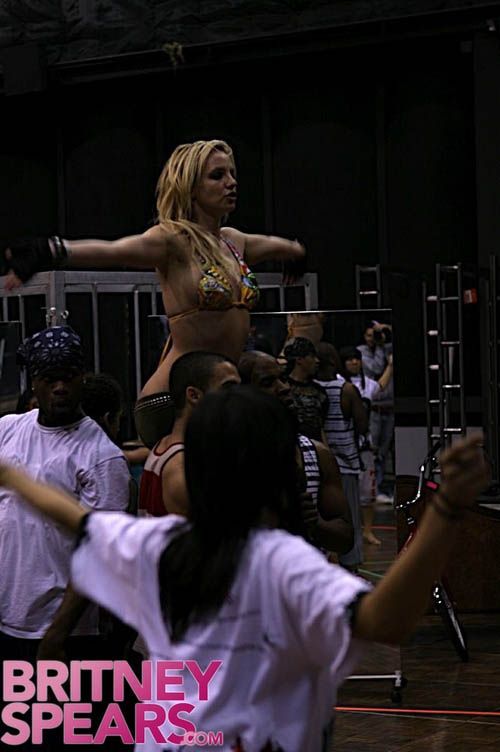 Britney gets fitter (8 photos)
