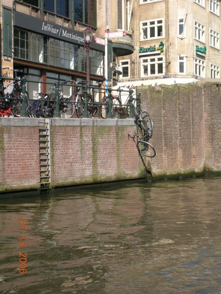 Unusual parking space for bicycles (20 photos)