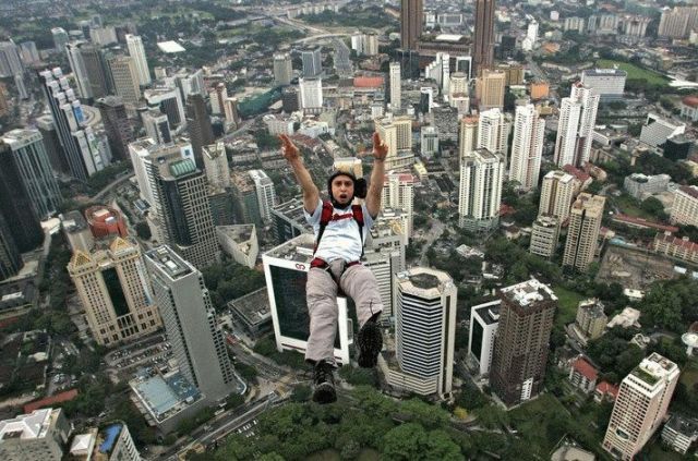 The craziests jumps ever (16 photos)