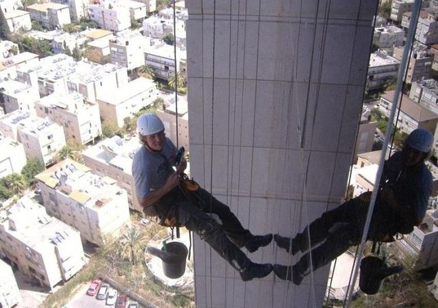 Job for the risk lovers (13 photos)
