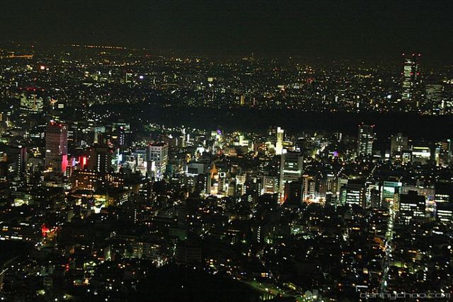 Tokyo by night (23 photos)
