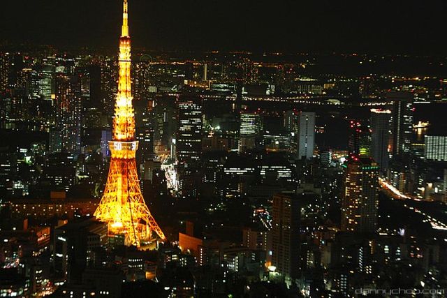 Tokyo by night (23 photos)