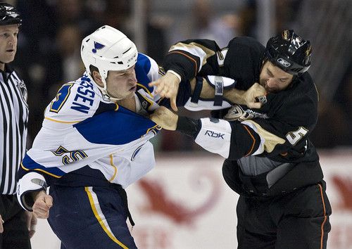 Hockey is a sport for men (33 photos)