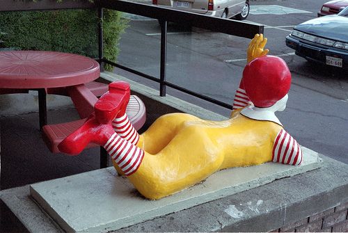 Most terrifying pictures of Ronald McDonald (18 photos)
