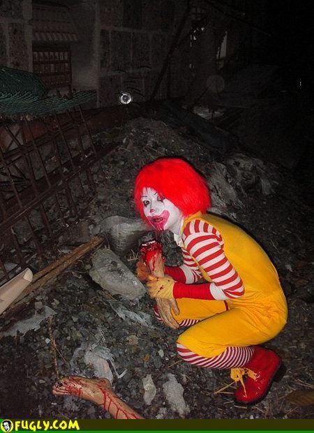 Most terrifying pictures of Ronald McDonald (18 photos)