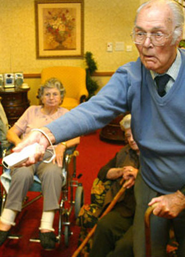 The funniest pictures of old people playing Wii (10 photos)