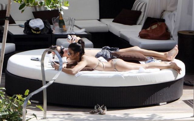 Kourtney Kardashian is on vacation (21 photos)