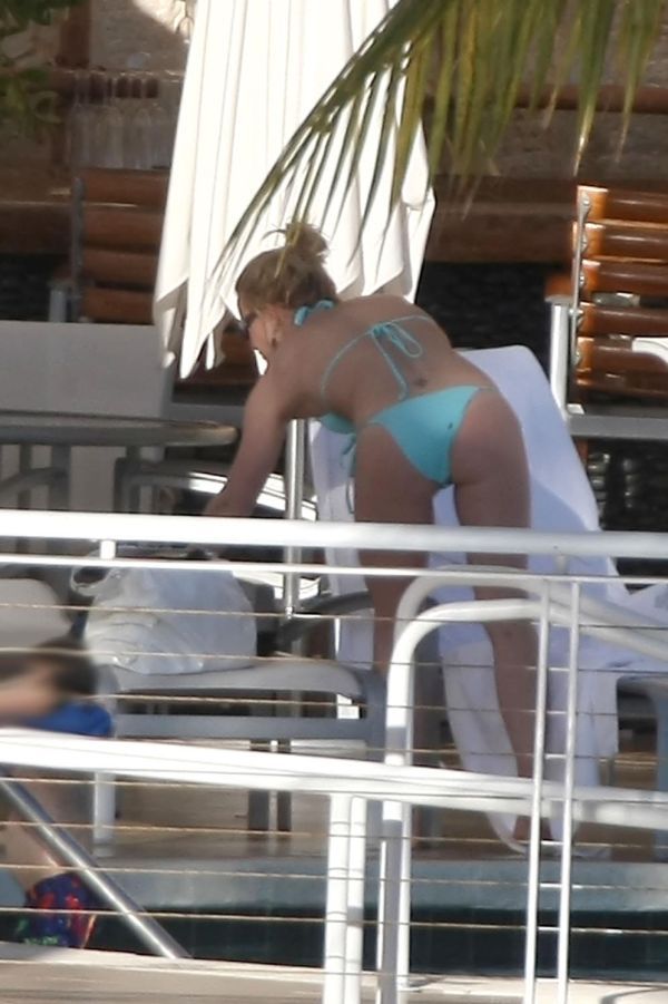 Britney in Bikini  (8 photos)