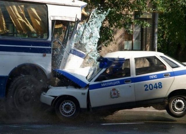 Roads and road problems in Russia (21 photos)