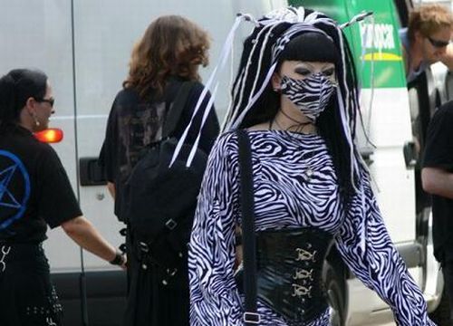 Some festival with Goths (16 photos)