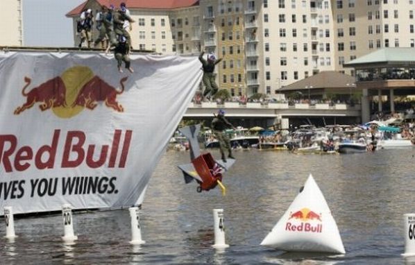 Red Bull Flugtag 2009 (27 photos)