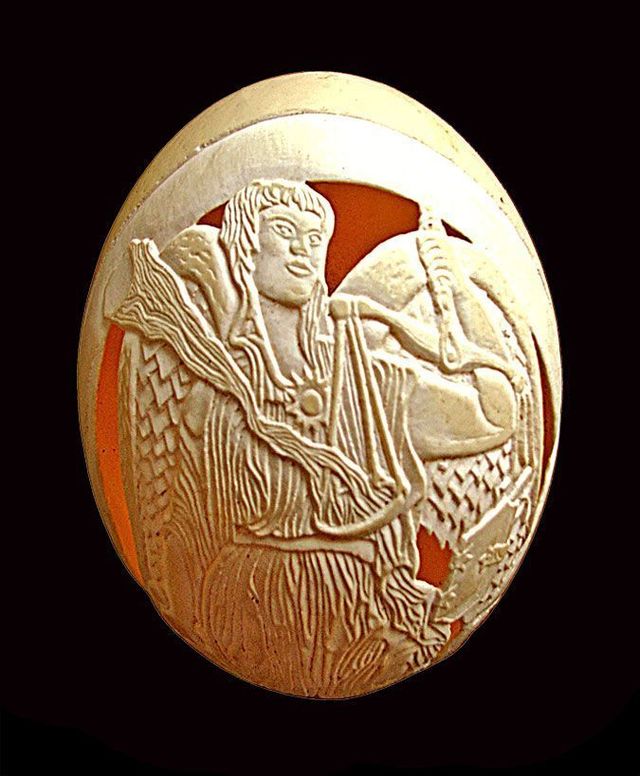 Carving on ostrich eggs (6 photos)