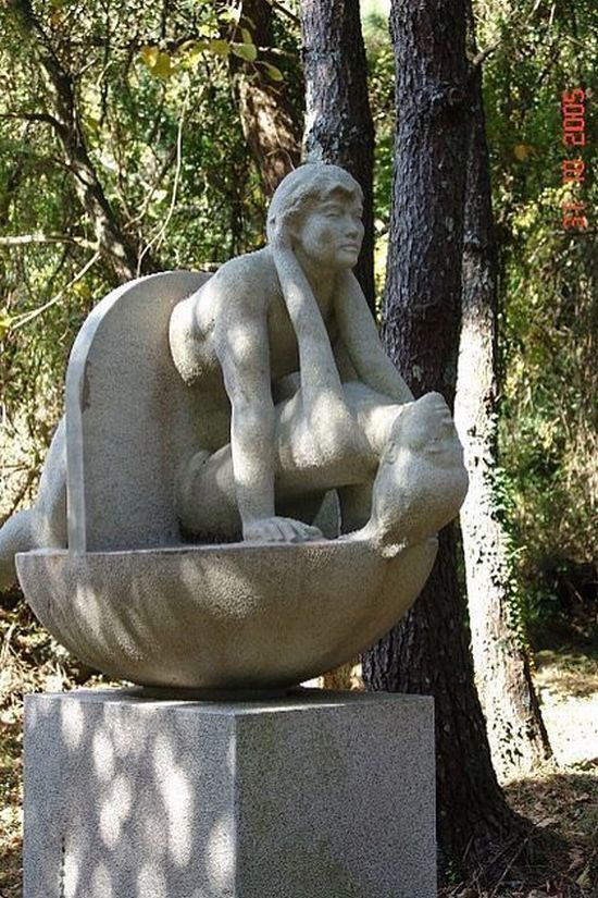 Very weird statues. Is that porn? (13 photos)