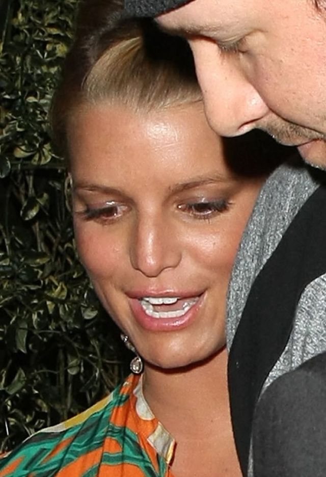 Jessica Simpson with a guy. She seems to look good ;) (17 photos)