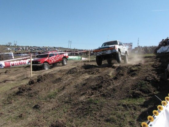 SUV mud racing (19 pics)