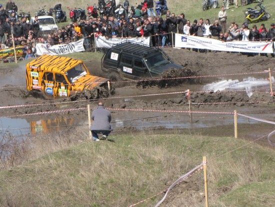 SUV mud racing (19 pics)