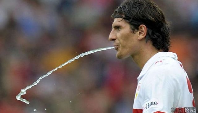 Sportsmen like to spit water ;) (11 pics)