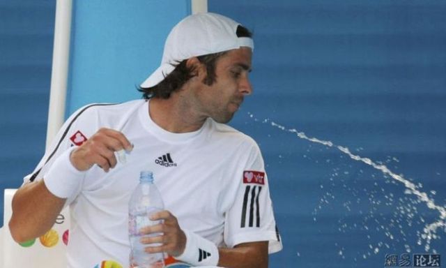 Sportsmen like to spit water ;) (11 pics)