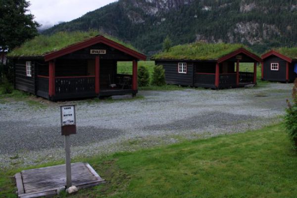 amazing_grass_roofs_640_03.jpg
