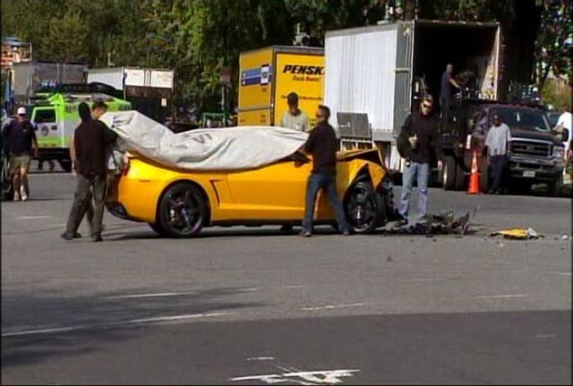Unscripted Car Crash at the Filming of "Transformer 3" (6 pics + 1 video)