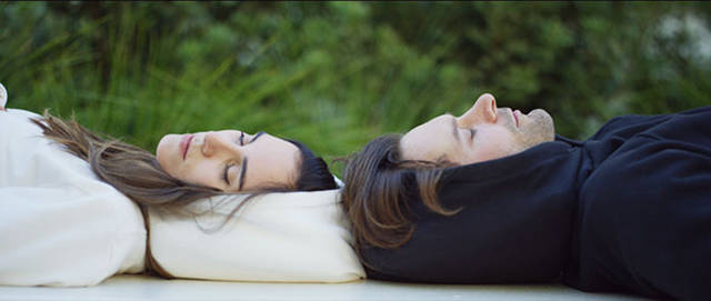 The Hoodie That Will Allow You to Sleep Anywhere and Anytime in Total Comfort