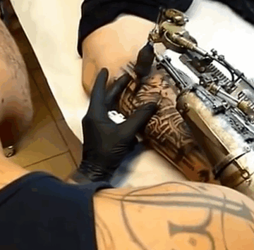 This Tattoo Artist Has A Cool Tattoo Machine Prosthesis Instead Of An Arm